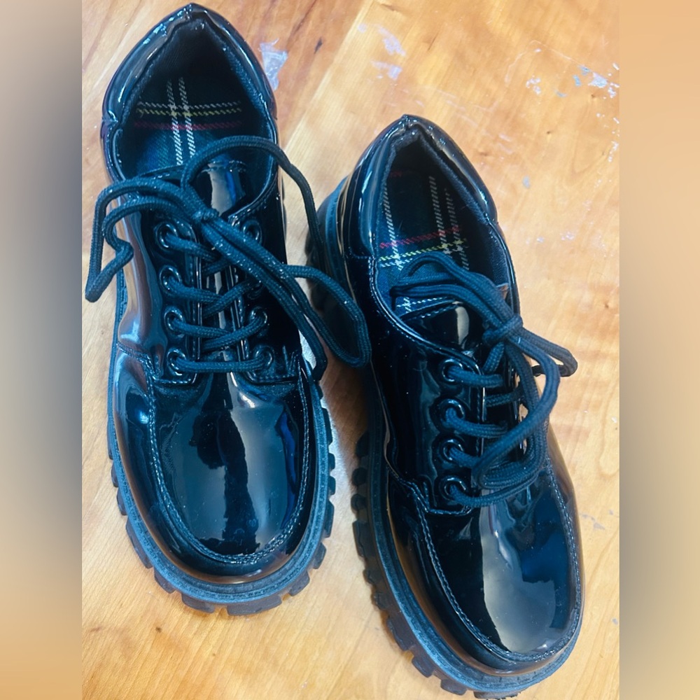 Patent Leather Laced Shoes Sz 5.5 - Picture 2 of 7